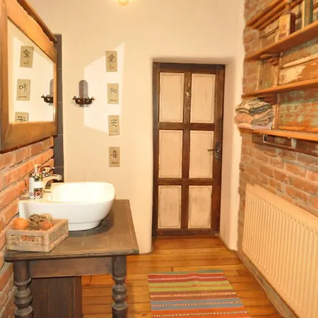 Vintage Cozy Village House *